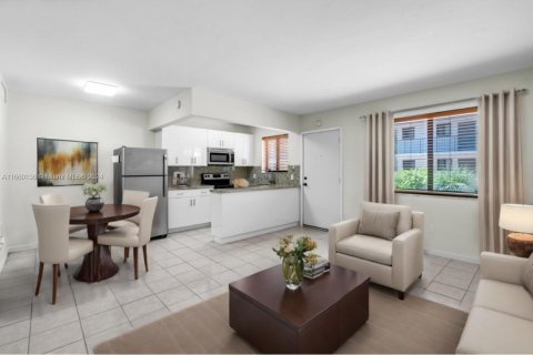 Condo in Miami, Florida, 1 bedroom  № 1365737 - photo 2