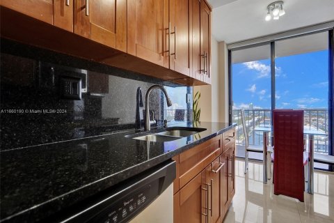 Copropriété à louer à Sunny Isles Beach, Floride: 2 chambres, 115.2 m2 № 1365649 - photo 9