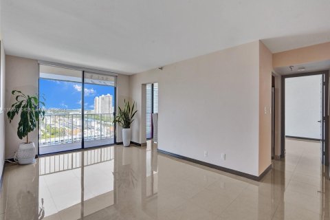 Copropriété à louer à Sunny Isles Beach, Floride: 2 chambres, 115.2 m2 № 1365649 - photo 1