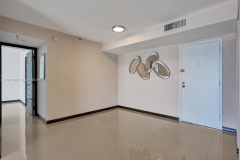 Copropriété à louer à Sunny Isles Beach, Floride: 2 chambres, 115.2 m2 № 1365649 - photo 2