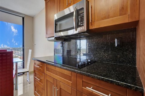 Condo in Sunny Isles Beach, Florida, 2 bedrooms  № 1365649 - photo 10