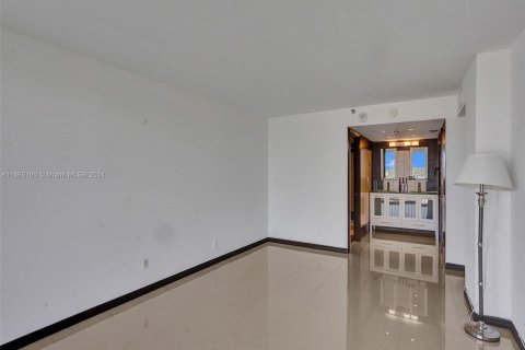 Condo in Sunny Isles Beach, Florida, 2 bedrooms  № 1365649 - photo 23