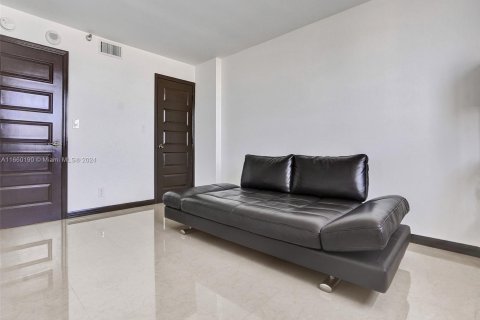 Condo in Sunny Isles Beach, Florida, 2 bedrooms  № 1365649 - photo 15