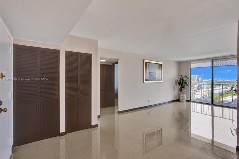 Condo in Sunny Isles Beach, Florida, 2 bedrooms  № 1365649 - photo 5