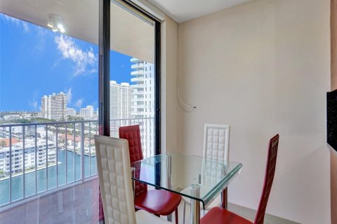 Copropriété à louer à Sunny Isles Beach, Floride: 2 chambres, 115.2 m2 № 1365649 - photo 12