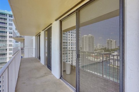 Copropriété à louer à Sunny Isles Beach, Floride: 2 chambres, 115.2 m2 № 1365649 - photo 30