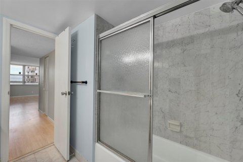 Copropriété à vendre à Hollywood, Floride: 1 chambre, 92.9 m2 № 1224863 - photo 8