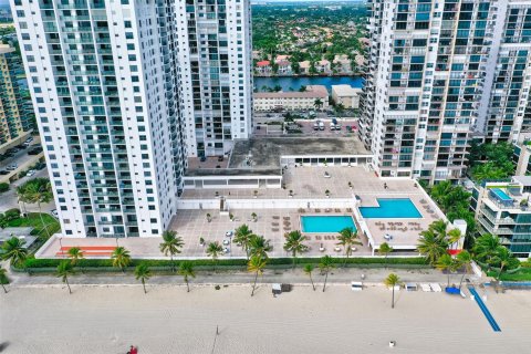 Condominio en venta en Hollywood, Florida, 1 dormitorio, 92.9 m2 № 1224863 - foto 28