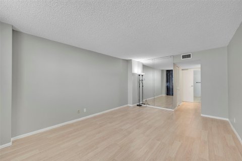 Copropriété à vendre à Hollywood, Floride: 1 chambre, 92.9 m2 № 1224863 - photo 11