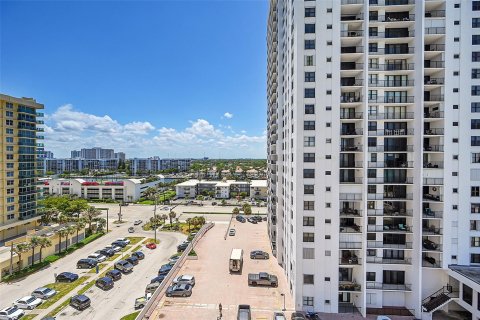 Condominio en venta en Hollywood, Florida, 1 dormitorio, 92.9 m2 № 1224863 - foto 27