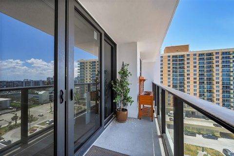 Condominio en venta en Hollywood, Florida, 1 dormitorio, 92.9 m2 № 1224863 - foto 1