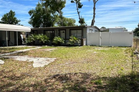 House in Tampa, Florida 4 bedrooms, 82.5 sq.m. № 1113225 - photo 2