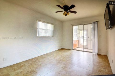 Condo in Delray Beach, Florida, 2 bedrooms  № 1369260 - photo 9