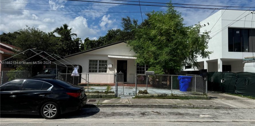 Propiedad comercial en Miami, Florida 263.75 m2 № 1369259