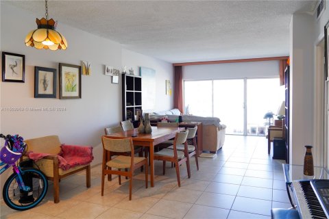 Condominio en venta en Sunny Isles Beach, Florida, 1 dormitorio, 70.79 m2 № 951518 - foto 6