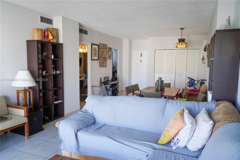 Condominio en venta en Sunny Isles Beach, Florida, 1 dormitorio, 70.79 m2 № 951518 - foto 8