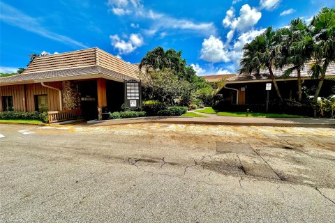 Immobilier commercial à vendre à Sunrise, Floride № 869282 - photo 1
