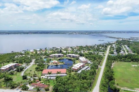 Copropriété à vendre à Punta Gorda, Floride: 2 chambres, 130.53 m2 № 1247100 - photo 3