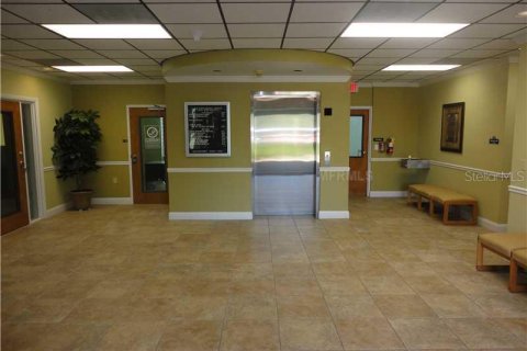 Immobilier commercial à louer à Dade City, Floride: 705.22 m2 № 584333 - photo 12