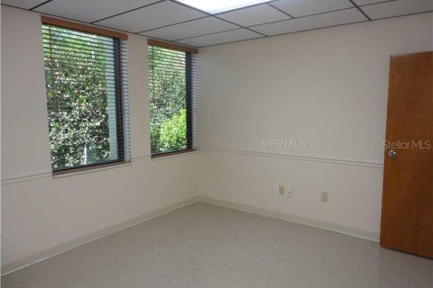 Immobilier commercial à louer à Dade City, Floride: 705.22 m2 № 584333 - photo 21