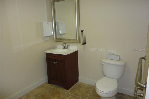 Immobilier commercial à louer à Dade City, Floride: 705.22 m2 № 584333 - photo 16