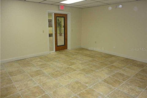 Immobilier commercial à louer à Dade City, Floride: 705.22 m2 № 584333 - photo 17