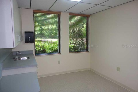 Immobilier commercial à louer à Dade City, Floride: 705.22 m2 № 584333 - photo 19