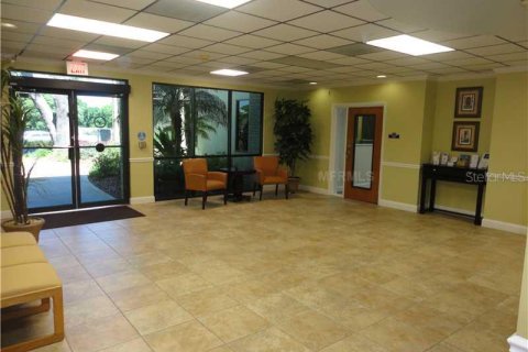 Immobilier commercial à louer à Dade City, Floride: 705.22 m2 № 584333 - photo 11