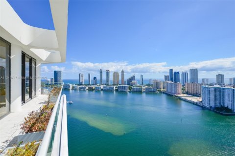 Condominio en venta en Aventura, Florida, 3 dormitorios, 409.7 m2 № 340563 - foto 3