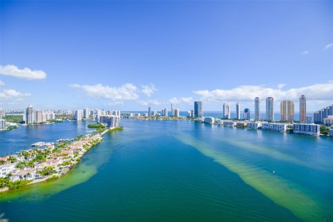 Condominio en venta en Aventura, Florida, 3 dormitorios, 409.7 m2 № 340563 - foto 5