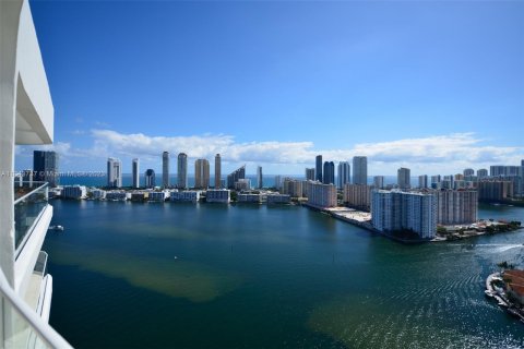 Condominio en venta en Aventura, Florida, 3 dormitorios, 409.7 m2 № 340563 - foto 7