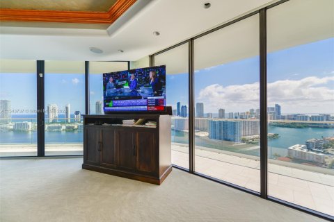 Condominio en venta en Aventura, Florida, 3 dormitorios, 409.7 m2 № 340563 - foto 21