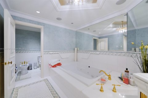 Copropriété à vendre à Aventura, Floride: 3 chambres, 409.7 m2 № 340563 - photo 28