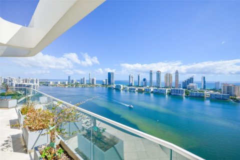 Copropriété à vendre à Aventura, Floride: 3 chambres, 409.7 m2 № 340563 - photo 4