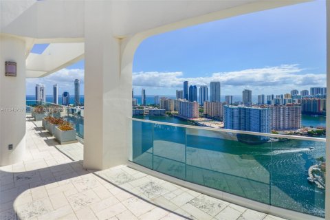 Condominio en venta en Aventura, Florida, 3 dormitorios, 409.7 m2 № 340563 - foto 6