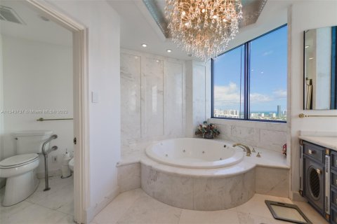 Condominio en venta en Aventura, Florida, 3 dormitorios, 409.7 m2 № 340563 - foto 24