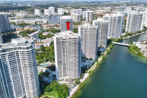 Condominio en venta en Aventura, Florida, 3 dormitorios, 409.7 m2 № 340563 - foto 2