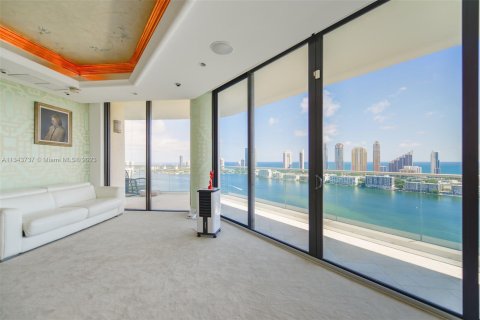 Copropriété à vendre à Aventura, Floride: 3 chambres, 409.7 m2 № 340563 - photo 22