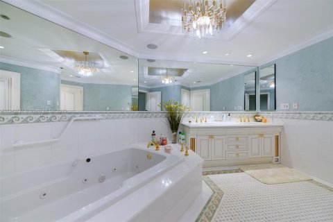 Copropriété à vendre à Aventura, Floride: 3 chambres, 409.7 m2 № 340563 - photo 29