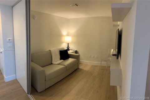 Condominio en venta en North Miami, Florida, 2 dormitorios, 102.84 m2 № 2106 - foto 1