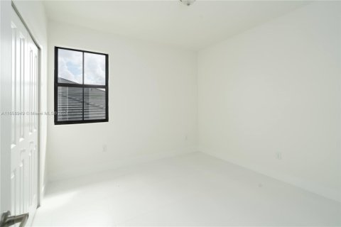 House in Miami, Florida 5 bedrooms № 1365520 - photo 24