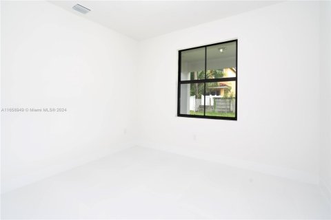 House in Miami, Florida 5 bedrooms № 1365520 - photo 13