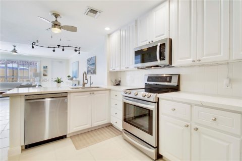 Townhouse in Palm Beach Gardens, Florida 4 bedrooms, 175.59 sq.m. № 1365521 - photo 7