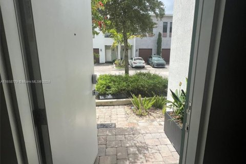 Adosado en venta en Plantation, Florida, 2 dormitorios, 141.21 m2 № 1365518 - foto 3