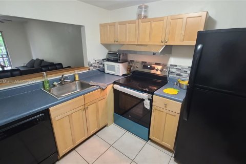 Condo in Miami, Florida, 1 bedroom  № 1365519 - photo 4