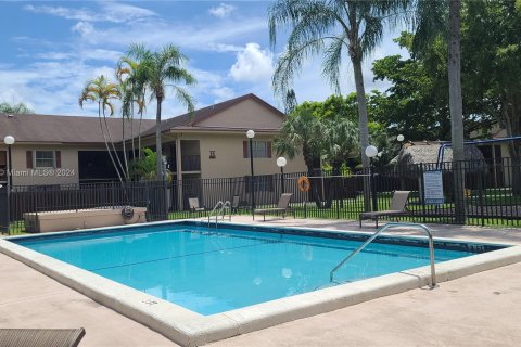 Condo in Miami, Florida, 1 bedroom  № 1365519 - photo 14