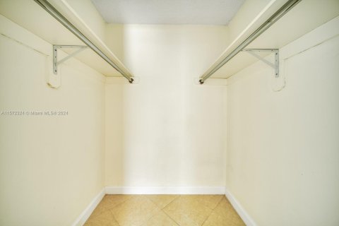 Condo in Miami, Florida, 2 bedrooms  № 1128724 - photo 19