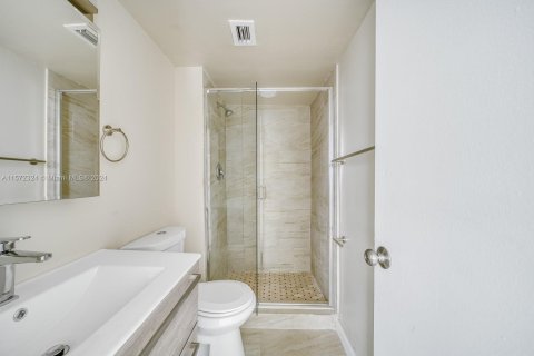 Condo in Miami, Florida, 2 bedrooms  № 1128724 - photo 16