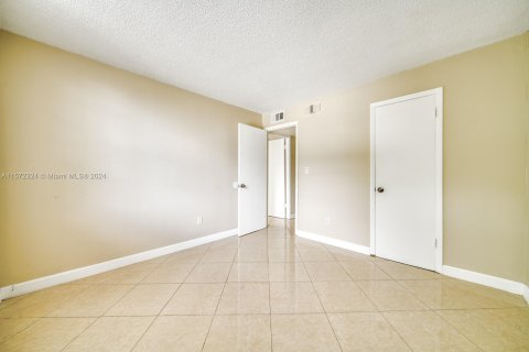 Copropriété à vendre à Miami, Floride: 2 chambres, 96.25 m2 № 1128724 - photo 3