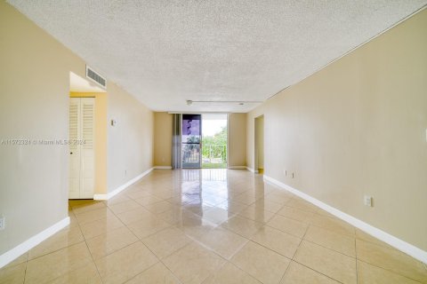 Condo in Miami, Florida, 2 bedrooms  № 1128724 - photo 7